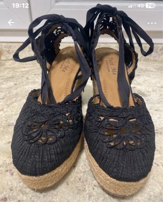 Cuñas negras Just Me con lazos