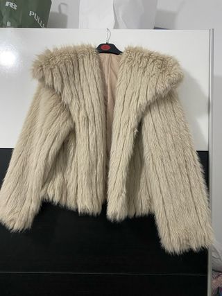 Abrigo pelo beige talla única