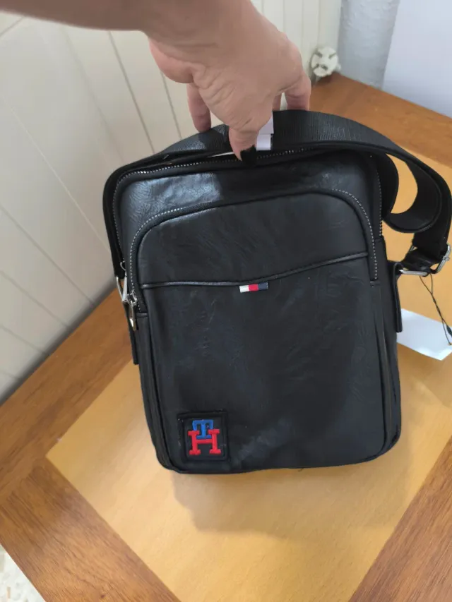 Bolso bandolera negro Tommy Hilfiger