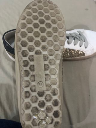 Tenis dorados y blancos talla 38