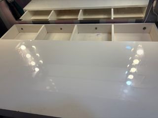 Tocador de maquillaje pared blanco