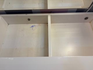 Tocador de maquillaje pared blanco