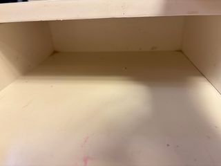 Tocador de maquillaje pared blanco