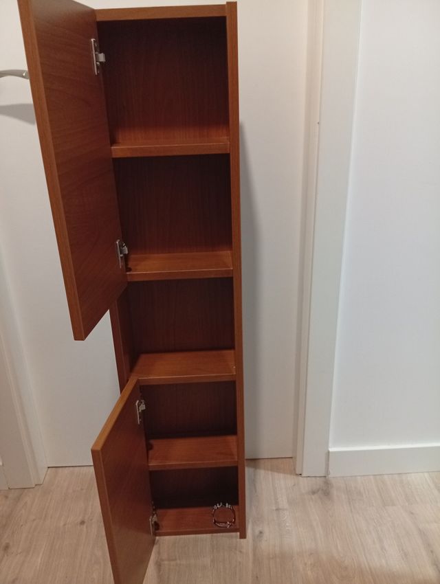 Mueble de Baño con varios compartimentos