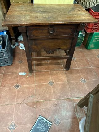 Antigua mesa tocinera de madera