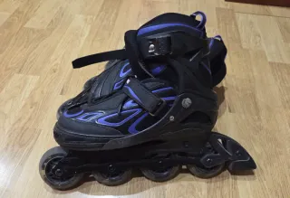 Patines en línea negros y morados