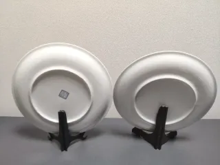 Antichi piatti giapponesi con motivo di Geisha