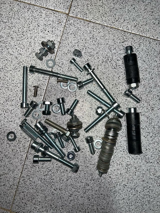 Lote de ferretería y tornillería (venta en persona