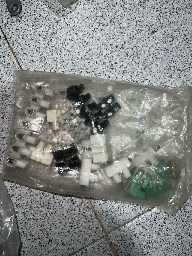 Lote de ferretería y tornillería (venta en persona