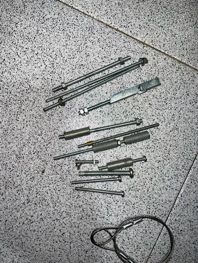 Lote de ferretería y tornillería (venta en persona