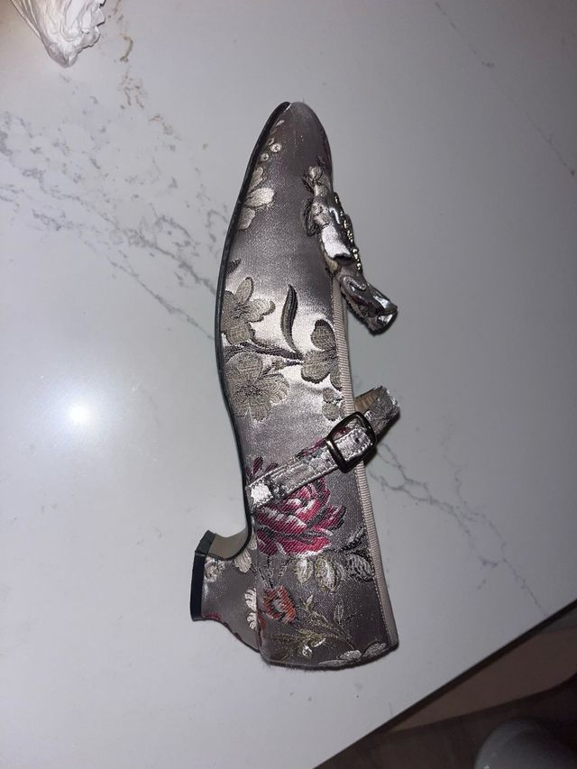 Zapatos de fallera con lazo y hebilla