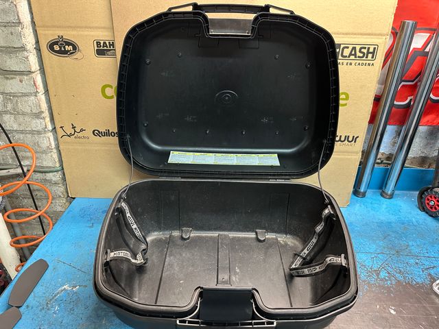 Baúl Givi Trekker 52 Negro