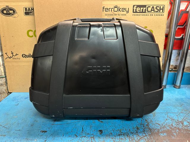 Baúl Givi Trekker 52 Negro