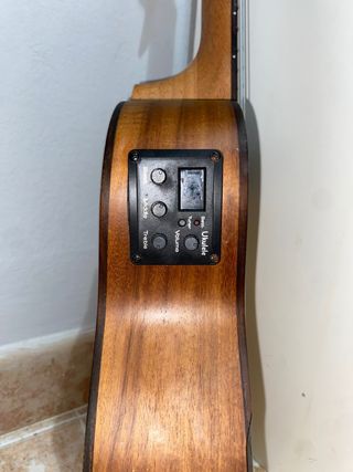 Ukelele soprano amplificado Egmond