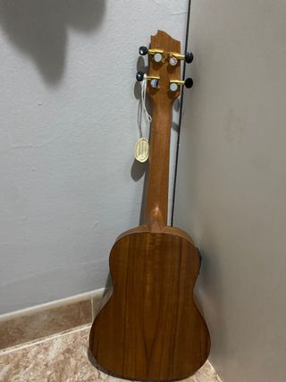 Ukelele soprano amplificado Egmond