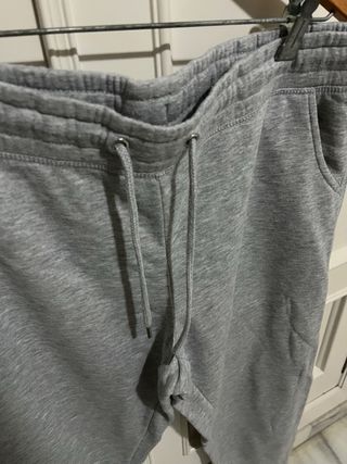 Pantalón chándal gris ajustable