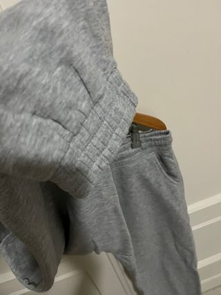 Pantalón chándal gris ajustable