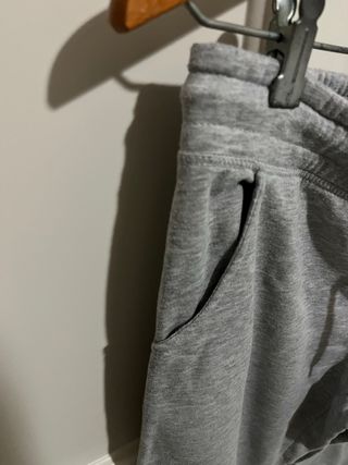 Pantalón chándal gris ajustable