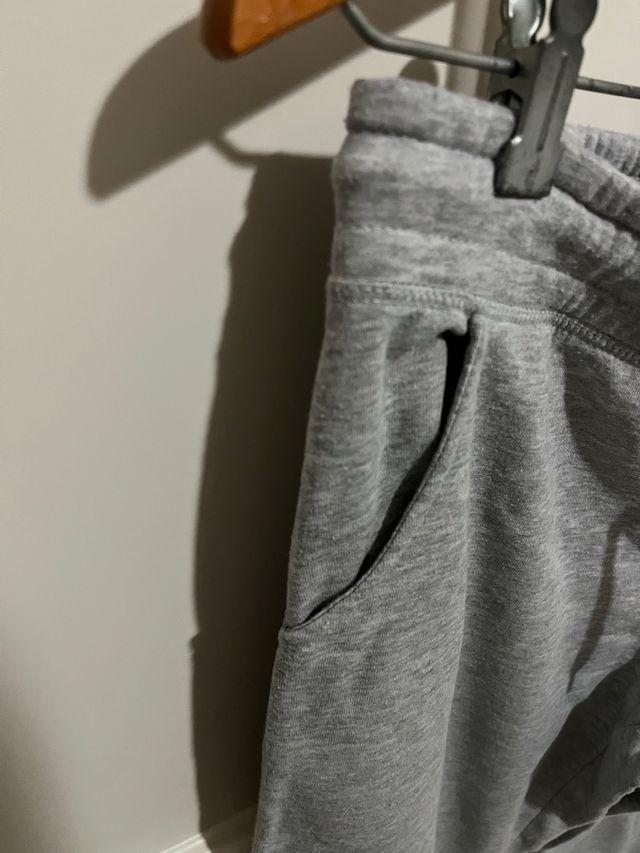 Pantalón chándal gris ajustable