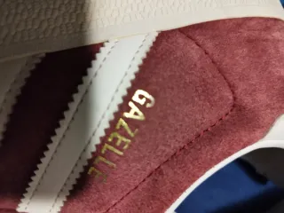 Deportivas Adidas Gazelle Rojas y Blancas