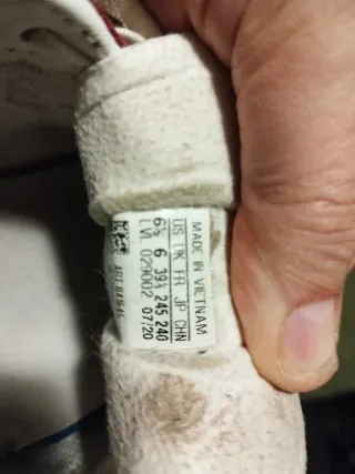 Deportivas Adidas Gazelle Rojas y Blancas