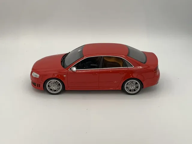 Audi RS4 B7 2005 Otto OT400 Rojo