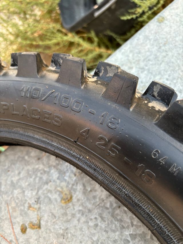 Neumático Cros Pirelli 110/100/18
