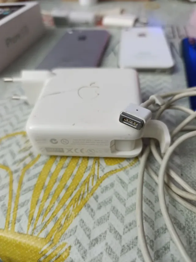 Lote 3 iPhones Cargadores,caja