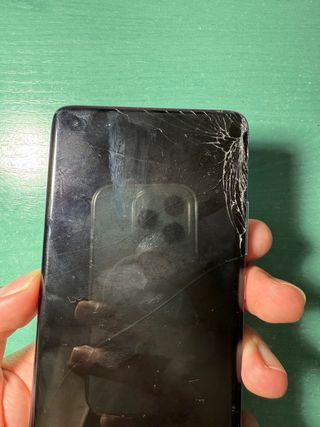 Huawei P40 Pro con schermo rotto