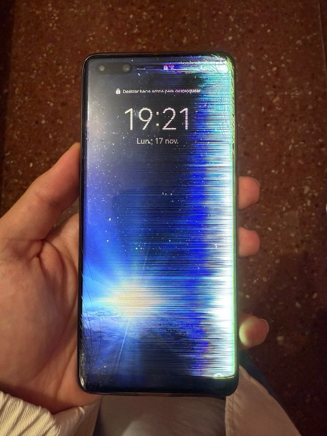 Huawei P40 Pro con schermo rotto