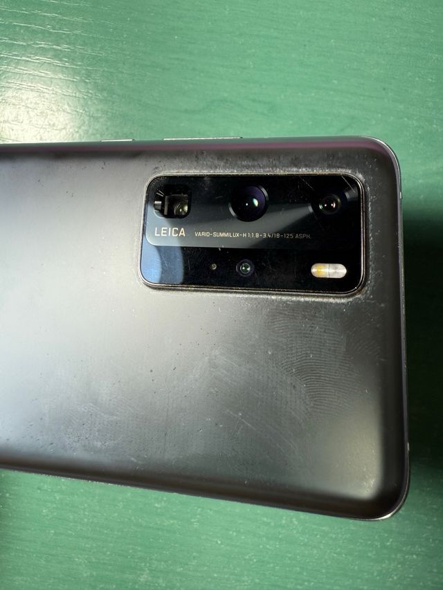 Huawei P40 Pro con schermo rotto