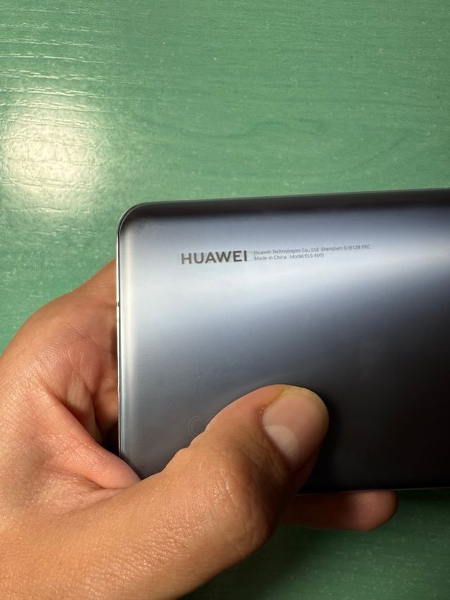 Huawei P40 Pro con schermo rotto