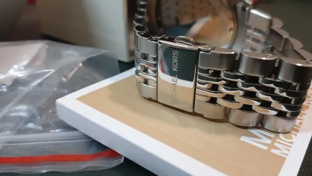 Reloj Michael Kors MK8725 Negro/Dorado