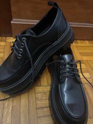 Zapatos Bershka negros de vestir