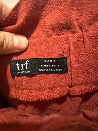 Falda Zara larga roja botones y cinturón