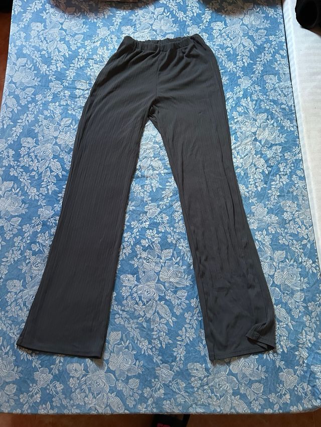 Pantalones grises