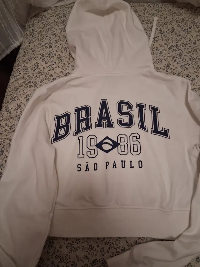 Sudadera Bershka Brasil 1986