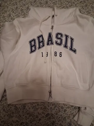 Sudadera Bershka Brasil 1986