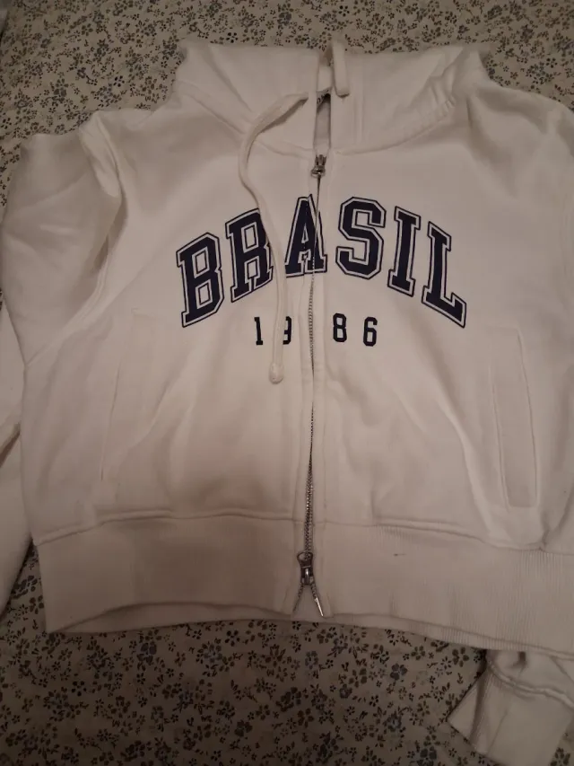 Sudadera Bershka Brasil 1986