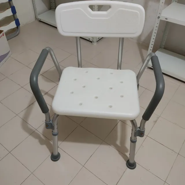 Silla de ducha con asiento y respaldo