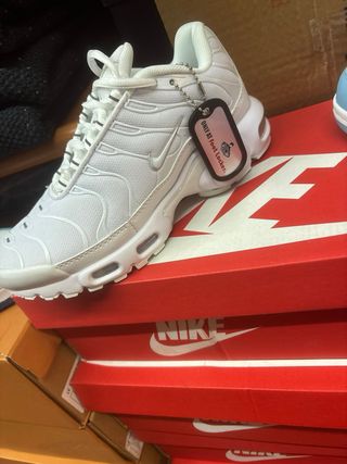 Scarpe Nike Air Max Plus TN nere rosse