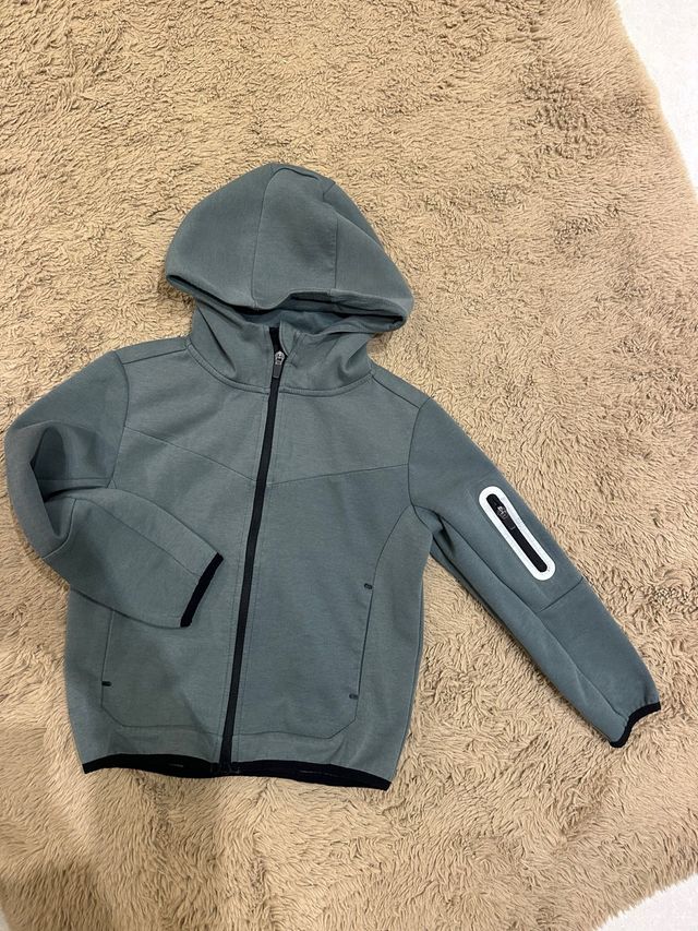 Chaqueta deportiva gris 128