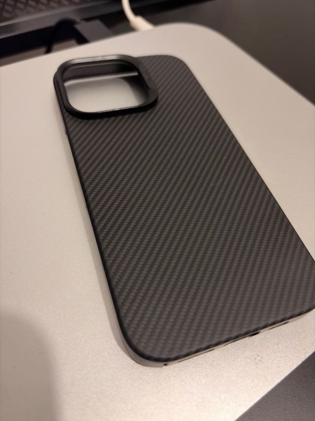 Funda iPhone 16 Pro BENKS Fibra Aramida