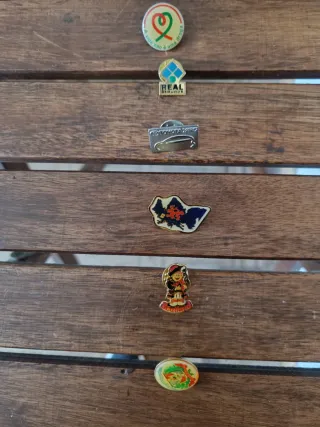 Lote de 6 Pins Colecionáveis Diversos