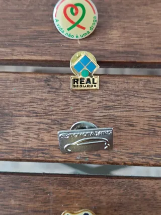 Lote de 6 Pins Colecionáveis Diversos