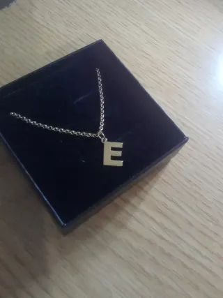 Collar Letra E Plata Ley Dorada