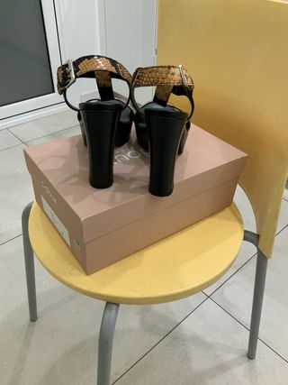 Sandalias C.doux tacón 39 negro y beige