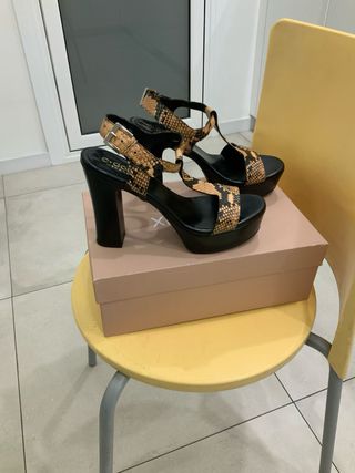 Sandalias C.doux tacón 39 negro y beige
