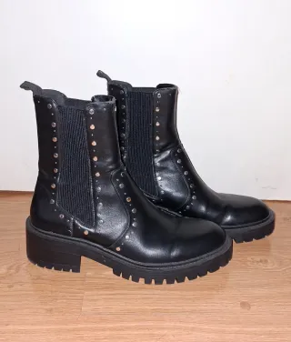 Botas ZARA suela track con tachuelas