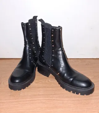 Botas ZARA suela track con tachuelas